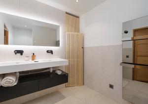 a bathroom with a sink and a mirror at Maison Lùisa in Autun