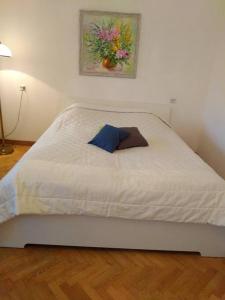 A bed or beds in a room at A cosy private room in the heart of old Podgorze