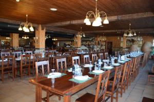 a large dining room with long tables and chairs at Complejo Turistico la Pinada in Gilet
