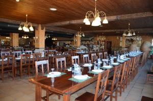 Restaurace v ubytování Complejo Turistico la Pinada