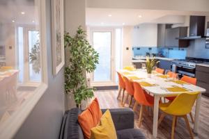 a kitchen and dining room with a table and chairs at 8 Bed, comfortably sleeps 10, 3 Bath house, 5 Mins Manchester Centre in Manchester