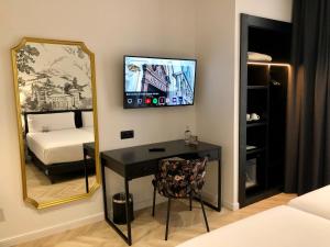 TV a/nebo společenská místnost v ubytování Oriente Atiram Hotel