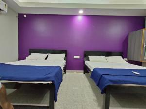 Postel nebo postele na pokoji v ubytování Sadafuli Guest House Assagao