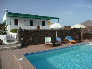 The swimming pool at or close to Casa Andrés