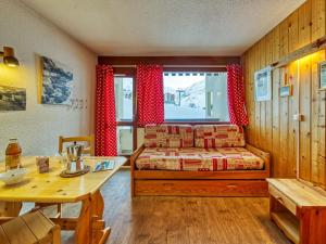 Posezení v ubytování Apartment Asters 1126 Bâtiment A2 by Interhome