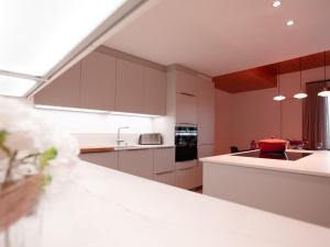Nhà bếp/bếp nhỏ tại Apartment Grand-Pont 15 by Interhome