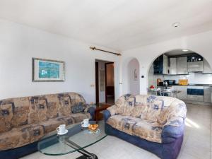 A kitchen or kitchenette at Apartment Tres Flores by Interhome