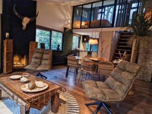 Khu vực ghế ngồi tại Boutique Bungalow 2 met sauna, hottub en boskas
