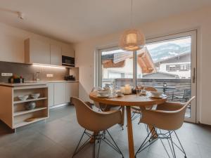 Kuchyňa alebo kuchynka v ubytovaní Apartment Das Georgen- Maiskogel by Interhome