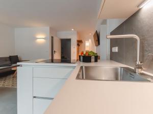 Kuchyňa alebo kuchynka v ubytovaní Apartment Das Georgen- Maiskogel by Interhome