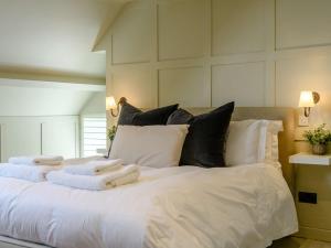 Säng eller sängar i ett rum på 1 bed property in Tetbury 87442