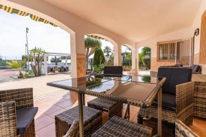 an outdoor patio with a table and chairs at rentafive - Nuevo - A/A - Barbacoa - Tenis in Santa Pola