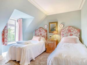 a bedroom with two beds and a window at 4 Bed in Huntly 88855 in Inverurie