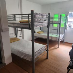 Duke Living tesisinde bir ranza yatağı veya ranza yatakları