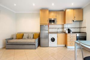 Kuchyň nebo kuchyňský kout v ubytování Clube Praia da Rocha 3