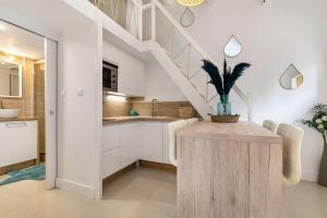 Kuchyň nebo kuchyňský kout v ubytování Appartement Pinède