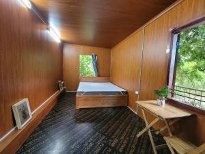 a small room with a bed and a window at Tâm Viên Homestay Hà Nội in Hanoi