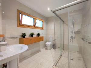 Koupelna v ubytování La Cornisa Villa by WaveProperties