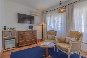 Charming Residence & Guest House Dom Manuel I Adults only tesisinde bir oturma alanı