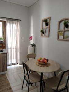 a dining room with a table with fruit on it at Volos Hospitality, Central Apartment in Volos