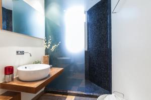 a bathroom with a white sink and a shower at Hilton Area 1BR Executive Flat in Athens +3 photos