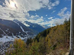 a view of a valley in the mountains at Casa Aprica piste da sci Baradello in Aprica