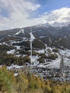 a view of a valley with a river and mountains at Casa Aprica piste da sci Baradello in Aprica