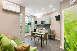 a living room with a green couch and a table at GREEN butterfly house holiday in Rome