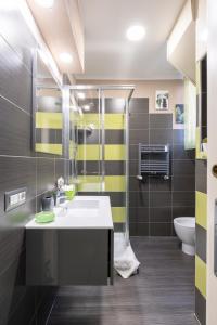 a bathroom with a sink and a toilet at GREEN butterfly house holiday in Rome