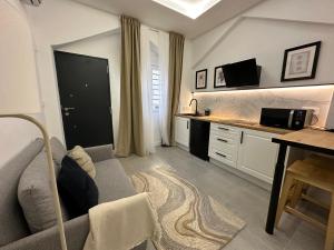 Η κουζίνα ή μικρή κουζίνα στο Loft Las Alpujarras - Torremolinos Centro, a 6 minutos de la playa caminando +12 φωτογραφίες
