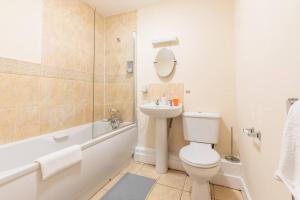 a bathroom with a toilet and a sink and a shower at Comfy - 3 Bedroom Flat With Parking in Southampton