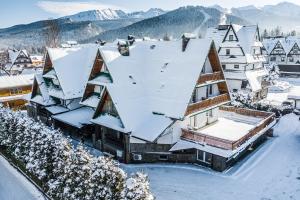 an aerial view of a house covered in snow at Pensjonat Dawidek in Zakopane