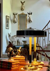 a living room with a table with a lamp and deer heads at Villa Billerud in Säffle