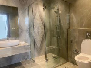 No 4 Luxury Villa Compound Al Nada 4 King BedRooms, 5 BathRooms, Two Living Rooms w Smart TVs, 6 Seater Dinning Table, General Swimming Pool, Gym, 4 Seater Outdoor Dinning Table