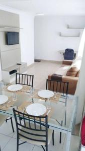 a dining room with a glass table and chairs at Apartamento Juvevê. in Curitiba
