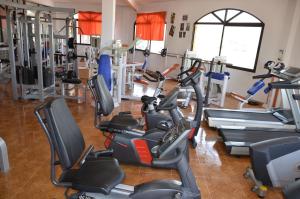 Fitness centrum a/nebo fitness zařízení v ubytování Complejo Turistico la Pinada