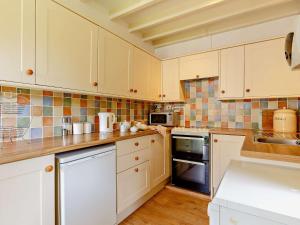 Η κουζίνα ή μικρή κουζίνα στο 2 Bed in Mevagissey LANYO +12 φωτογραφίες