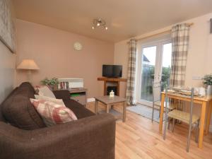 a living room with a couch and a table at 1 Bed in Burnham-on-Sea ALHSL in Highbridge