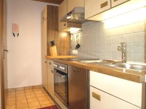 Kuchyň nebo kuchyňský kout v ubytování Appartement im Dorf