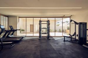 Fitness centrum a/nebo fitness zařízení v ubytování Noūs Santorini