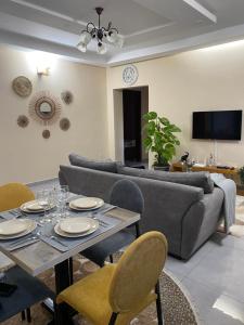 TV/trung tâm giải trí tại Appart Neuf et Lumineux à 2 Pas d'Angre Chu