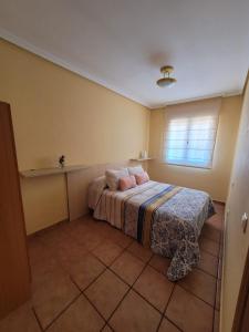 a bedroom with a bed and a window at Estancia Vacacional Las Nogueras in Cuenca