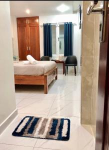 Postel nebo postele na pokoji v ubytování SaiGon CoZy Hotel "241 Pham Ngu Lao Street''