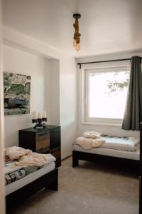 Tempat tidur dalam kamar di Apartment in Seenähe