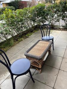 two chairs and a bench sitting on a sidewalk at Grande chambre avec Salle de Bains Privative in Lausanne