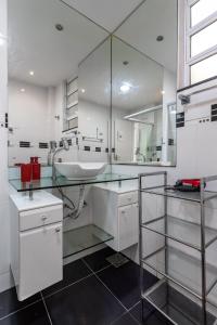 Nhà bếp/bếp nhỏ tại Charme em Copa - Quartos confortáveis - BR401 Z4