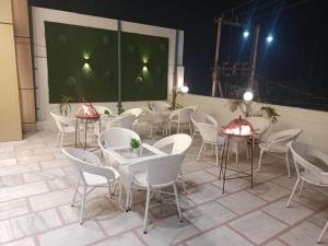 Oleskelutila majoituspaikassa Hotel Mahadev Rishikesh
