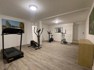 Fitness centrum a/nebo fitness zařízení v ubytování T3 bis bord du canal du midi piscine