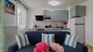 Kuchyň nebo kuchyňský kout v ubytování DISNEYLAND PARIS - VAL D'EUROPE - PARKING - WIFI