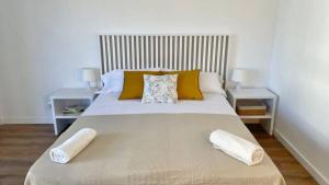 Posteľ alebo postele v izbe v ubytovaní Apartamentos El Sol II